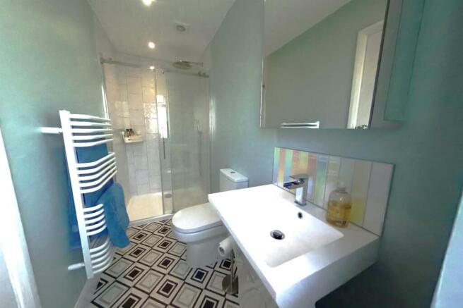 ensuite.jpg