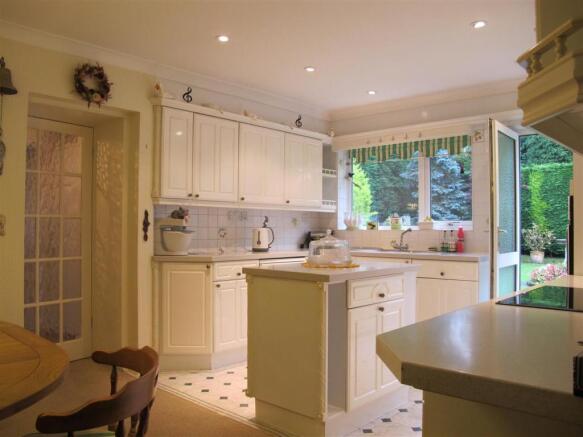 Kitchen.JPG