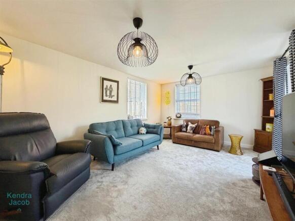 4 bed Detached for sale Image 11