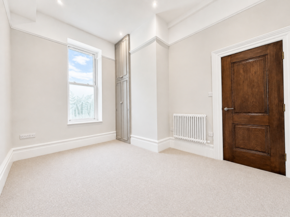 2 bed Ground Flat to rent Image 12