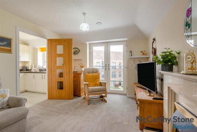 8691039-interior12.jpg