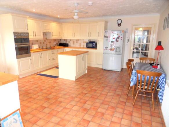 KITCHEN/DINER