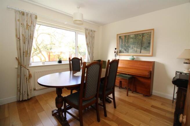 Dining Room/Bedroom 3