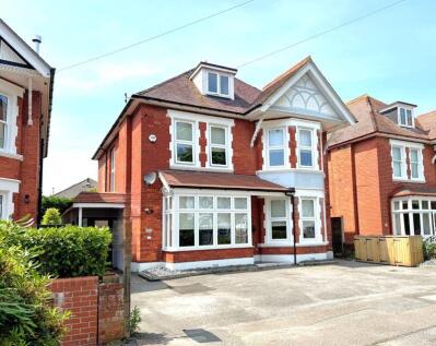 Grand Avenue, Southbourne