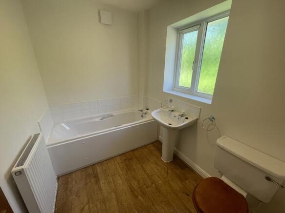 4 bed Link Detached House to rent Image 8