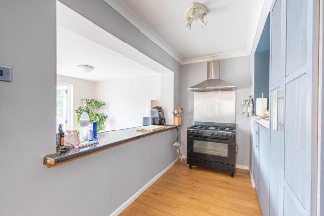 3 bed Semi-Detached to rent Image 4