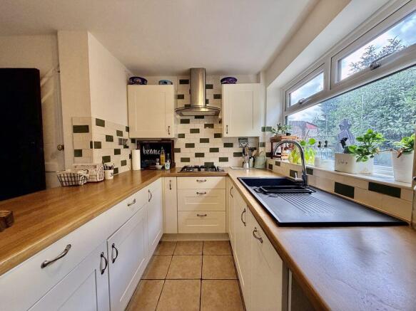 Wooburn Green - 3 Spacious Bedrooms photo 2