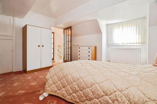 3 bed Semi-Detached Bungalow for sale Image 10