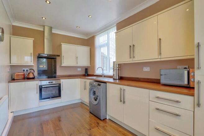 3 bed Semi-Detached for sale Image 6