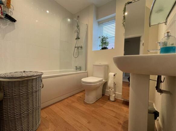 Main bath.jpg