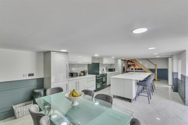 Kitchen/ Family Room