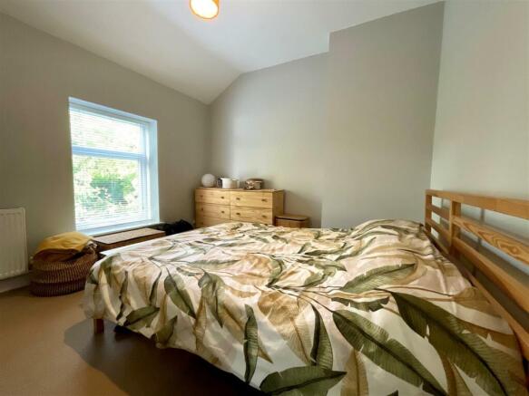 bed1.jpg