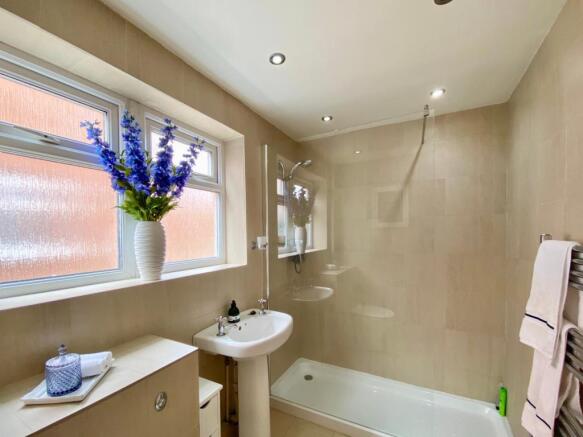 Wicks Green - shower