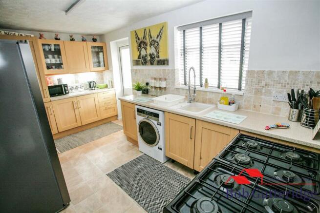 FITTED KITCHEN