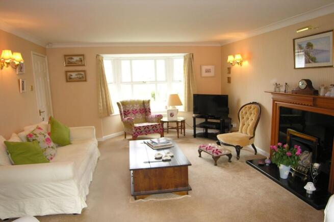 LOUNGE VIEW 2
