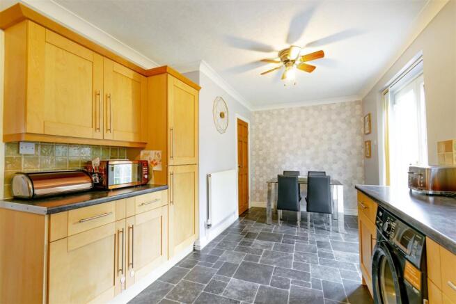 [] - 27 Mount Crescent_0216-HDR copy.jpg
