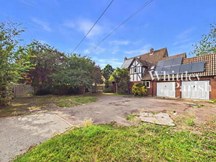 Diss Road, Burston, IP22 TP