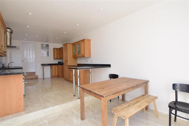 Kitchen/ Dining Room