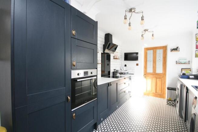 Kitchen. (2).JPG