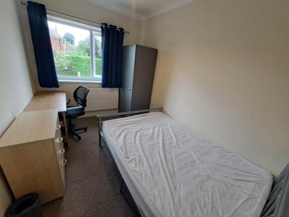 9 bed Detached to rent Image 4