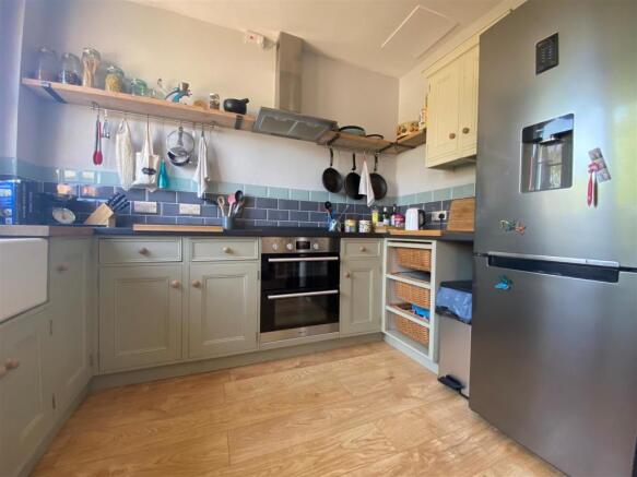 Kitchen 2.jpg