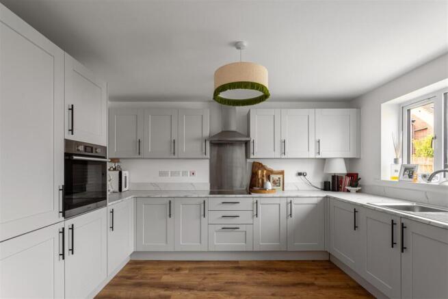 24_Maple_Crescent37.jpg