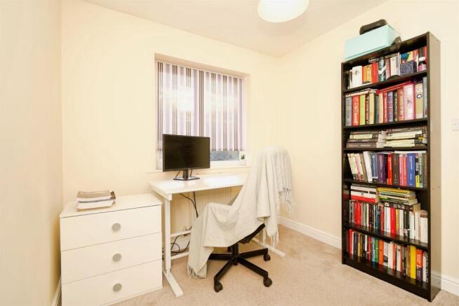 4 bed Detached for sale Image 12