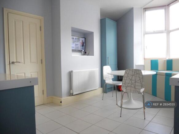 4 bed End of Terrace to rent Image 5