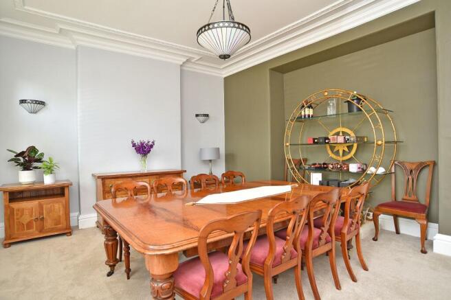 6 bed Detached for sale Image 7