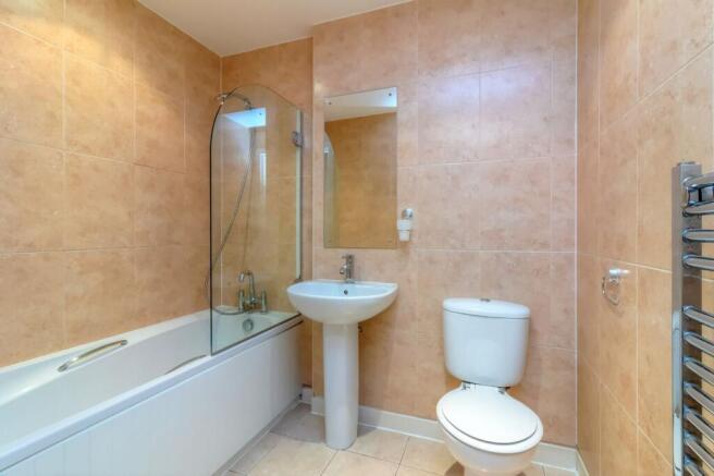 2 bed Apartment to rent Image 7