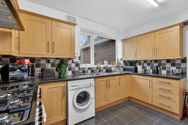 5 bed Detached Bungalow for sale Image 6