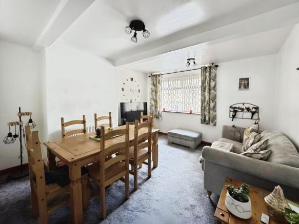 5 bed Detached for sale Image 7