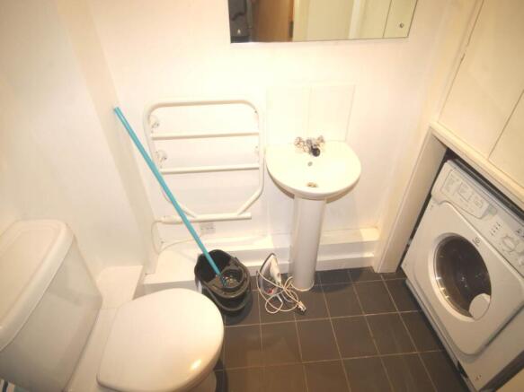 2 bed Flat to rent Image 10