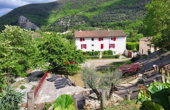 Photo 1