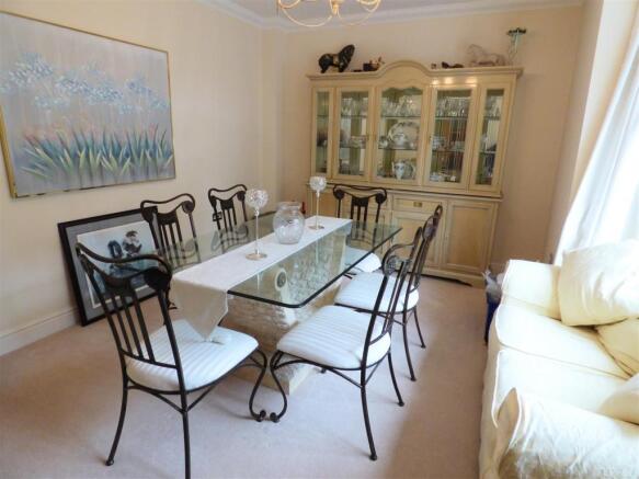 FORMAL DINING ROOM