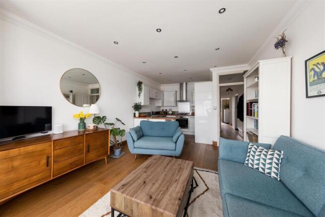 Lyndhurst Drive, E10