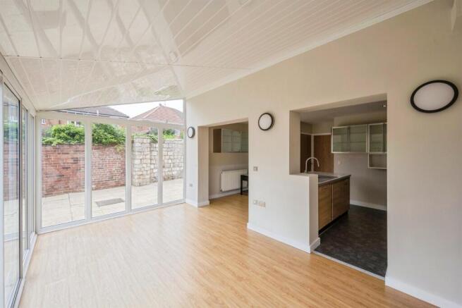 4 bed Town House for sale Image 8