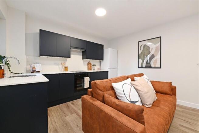 3 bed Apartment to rent Image 8