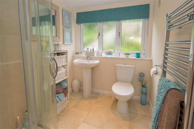 EN SUITE SHOWER ROOM