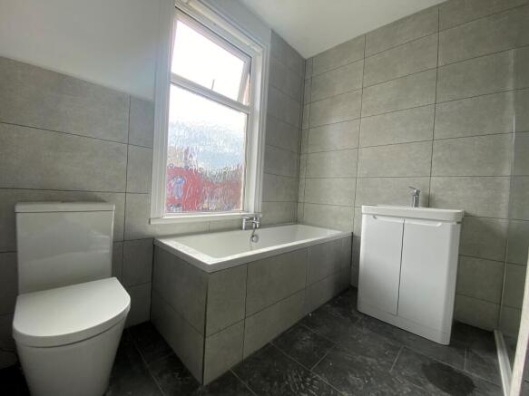 2 bed House to rent Image 5