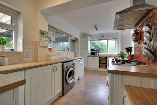 3 bed Semi-Detached for sale Image 8