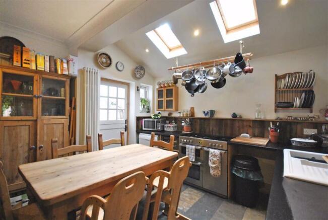 KITCHEN/BREAKFAST ROOM