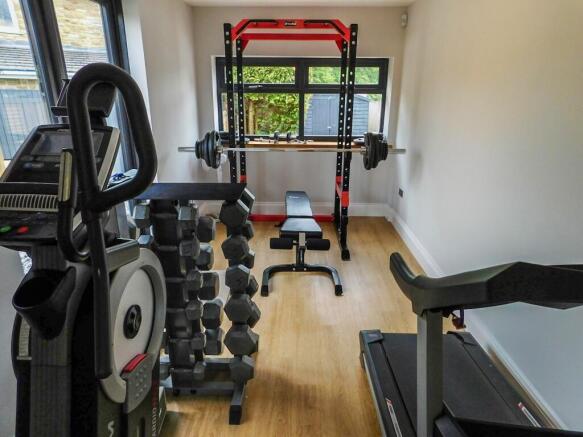 4 bed Detached to rent Image 12