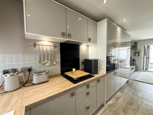2 bed Terraced for sale Image 9
