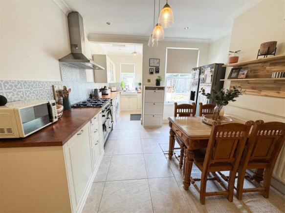 OPEN PLAN KITCHEN DINING ROOM