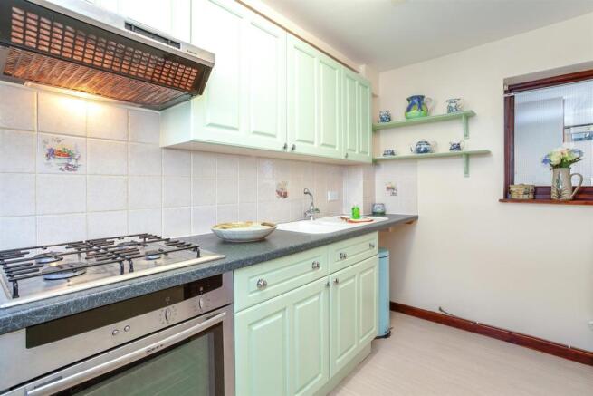 Kitchen 2.jpg