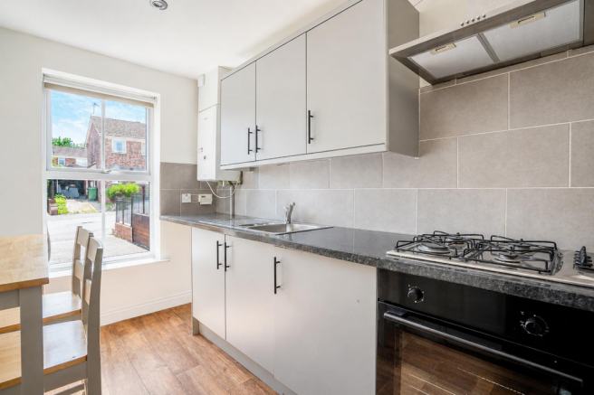 3 bed Semi-Detached to rent Image 4