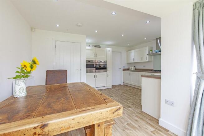 Dining Area-3.jpg