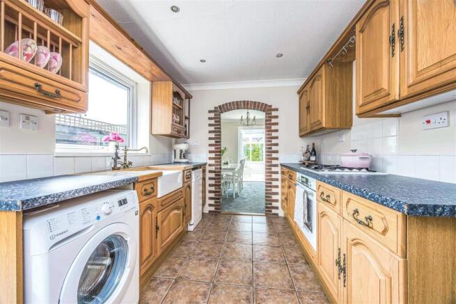 14 Goldring Close, Hayling Island-Small-PorticoMar