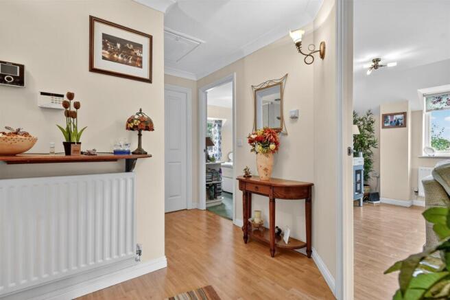 2 bed Apartment for sale Image 8